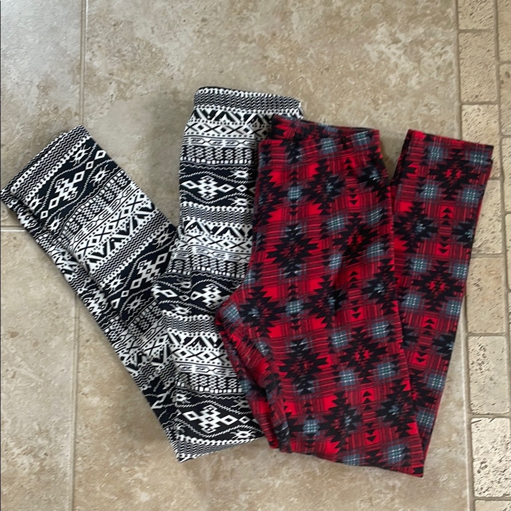 Stylish Black and Red Patterned Leggings